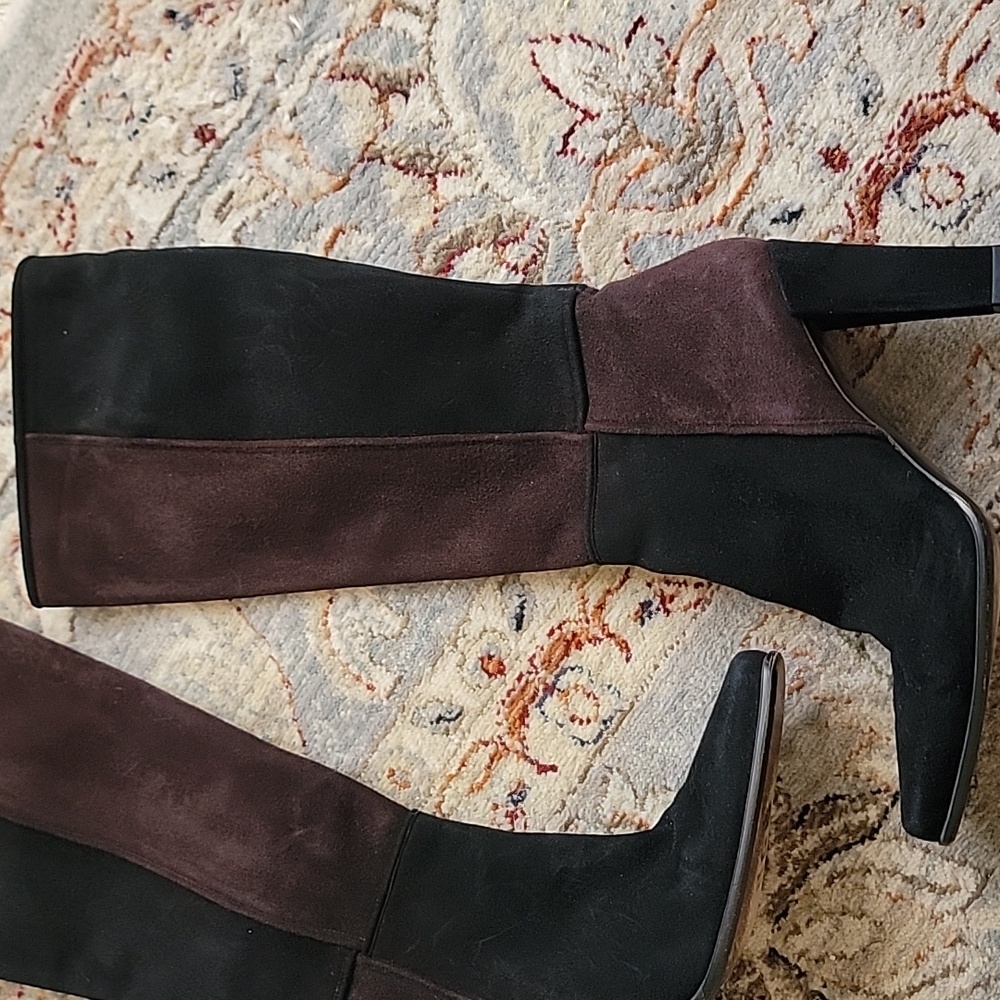 Stuart WEITZMAN geometric Suede Boots. - Picture 3 of 10